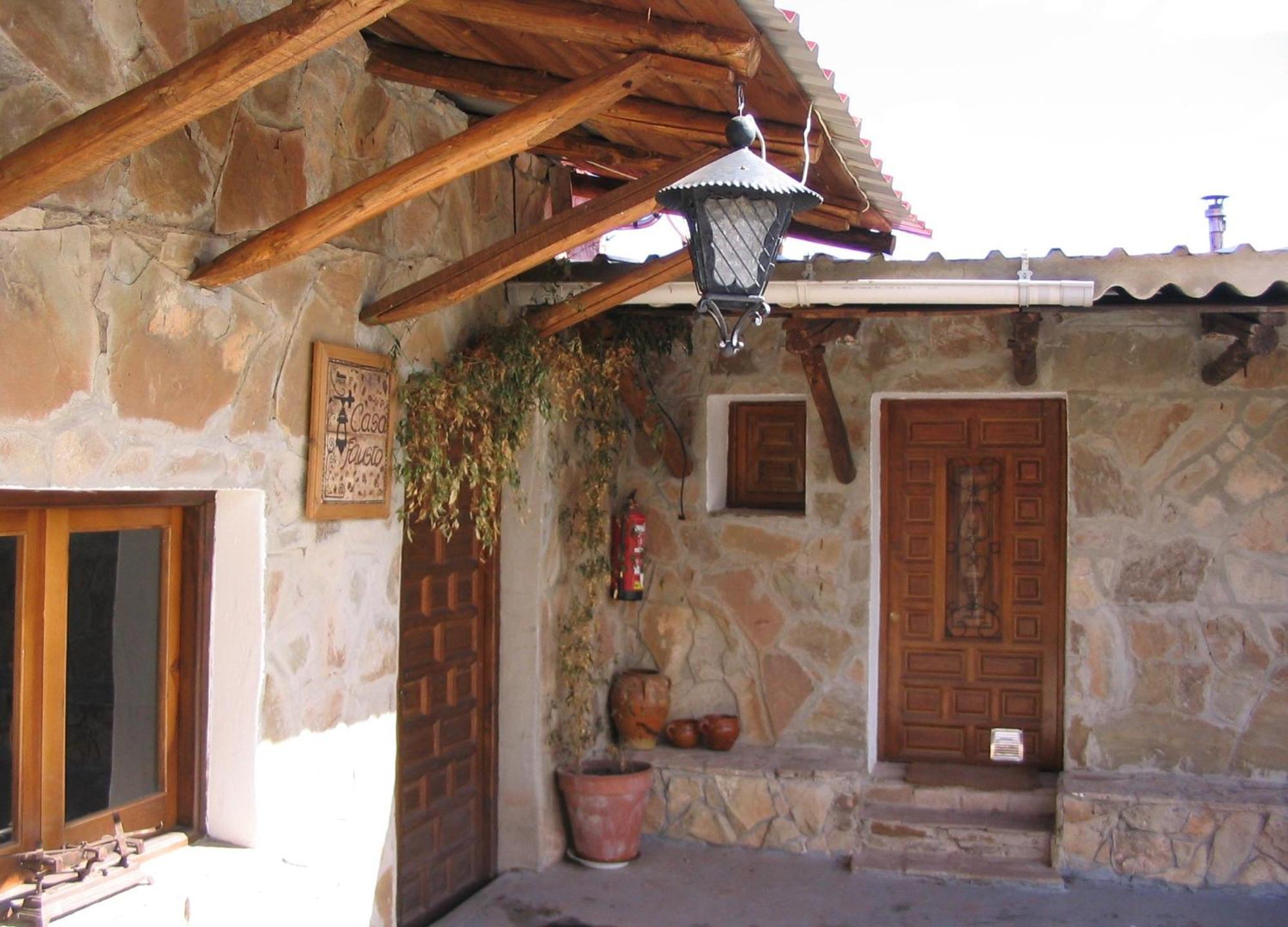 Camping Casa Fausto Cerca De Dinopolis Formiche Alto Room photo